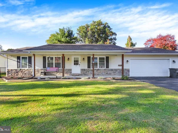 71 Edgelea Dr, Chambersburg, PA 17201
