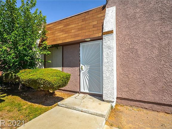 2nd image of 3640 Villa Knolls East Dr