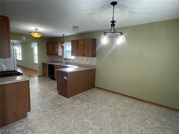 5th image of 3958 Edinburgh Dr