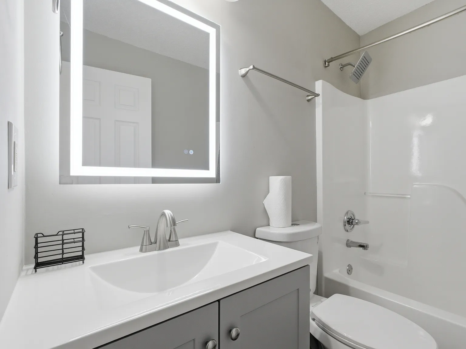 3 bed, 1046 sqft, $2,500 — Photo 1
