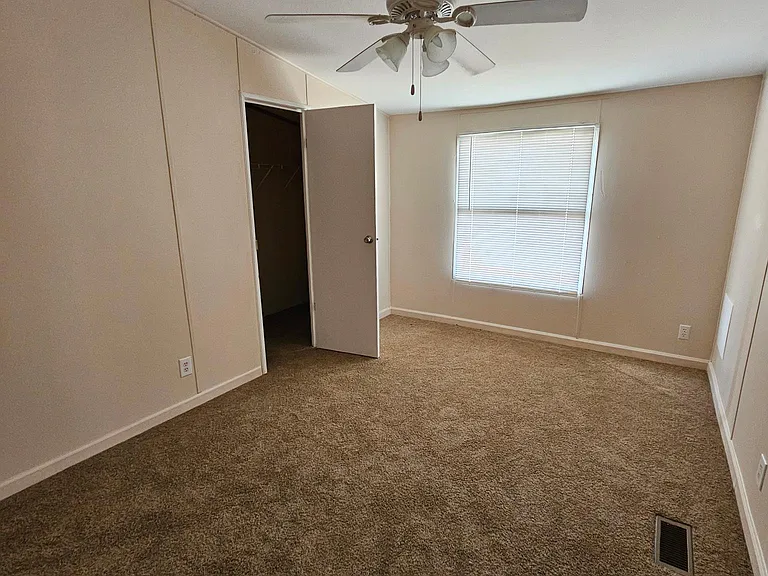 100 Johnston Dr — Photo 8