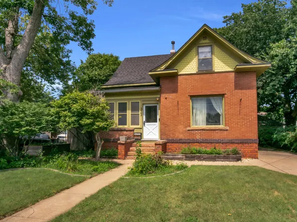 223 E 2nd St, Hastings, NE 68901