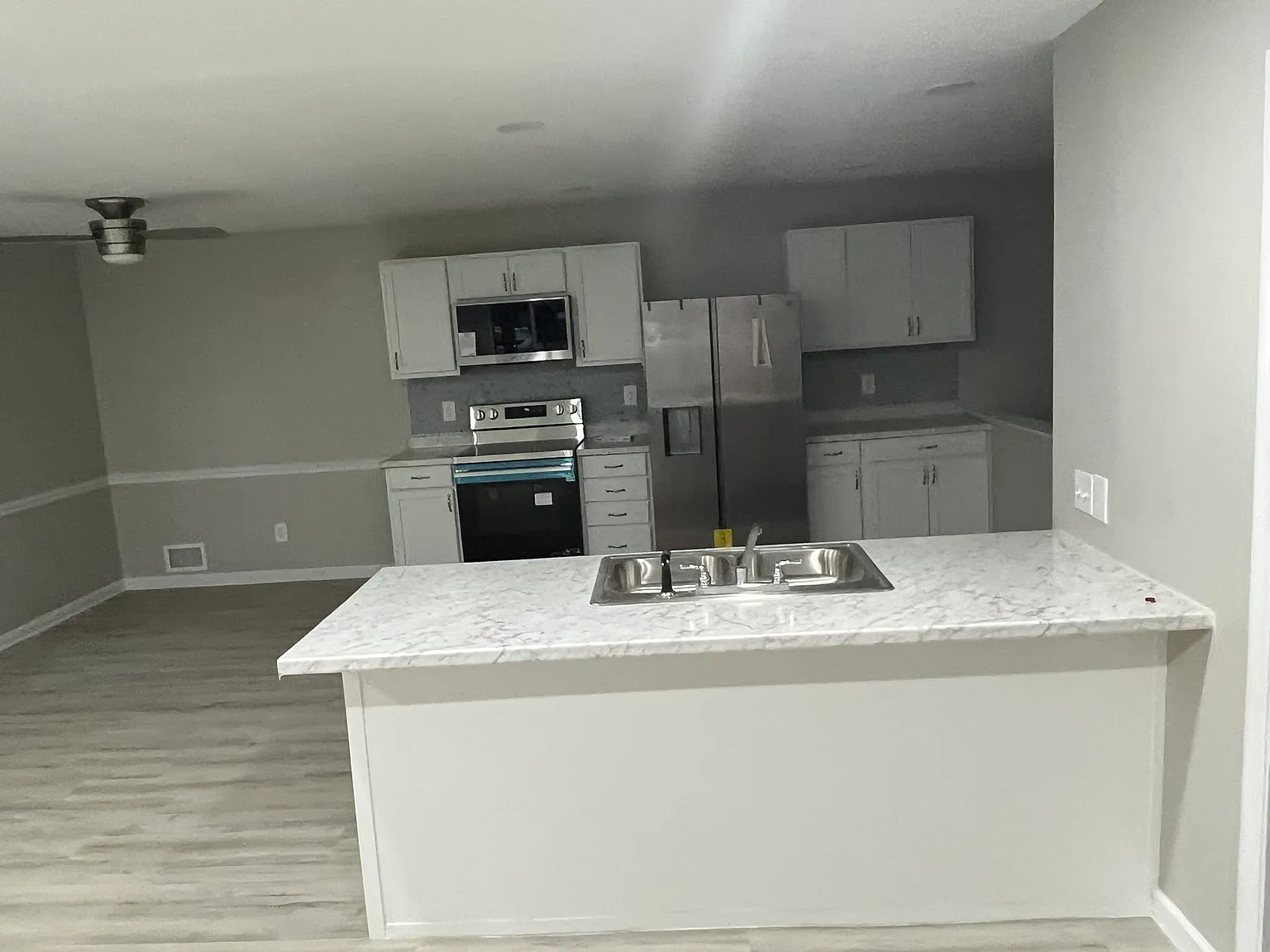 4 bed, 2.5 bath, 2017 sqft, $1,800 — Photo 4