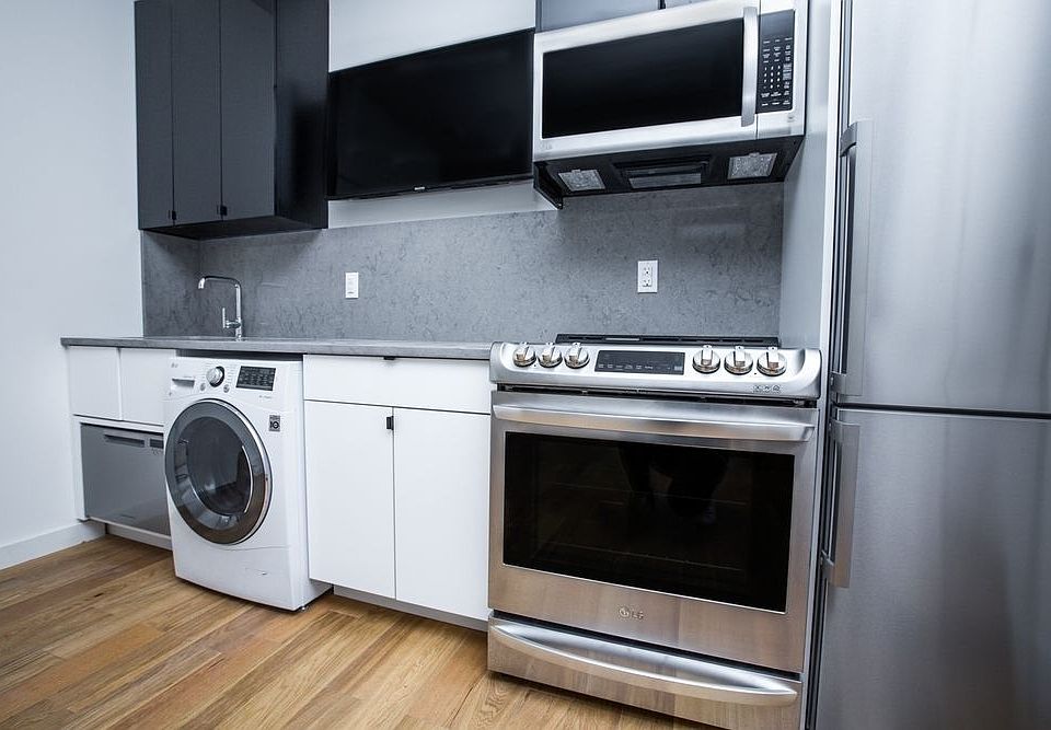 2nd image of 144 E 24th St Penthouse R