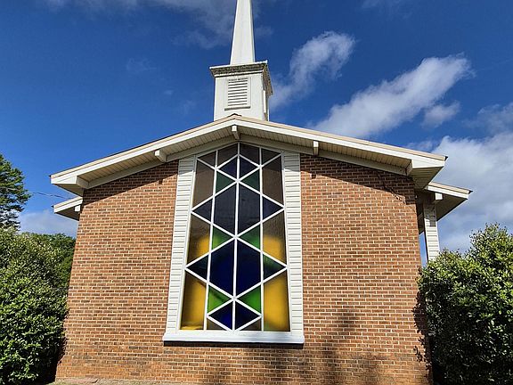 4th image of 305 Rural St