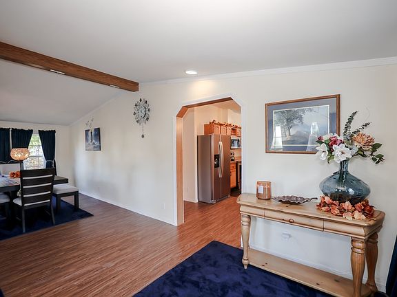 4th image of 31 Magnolia Ln