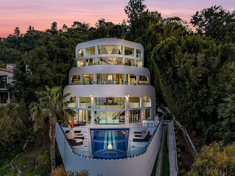 15105 Mulholland Dr — Photo 34