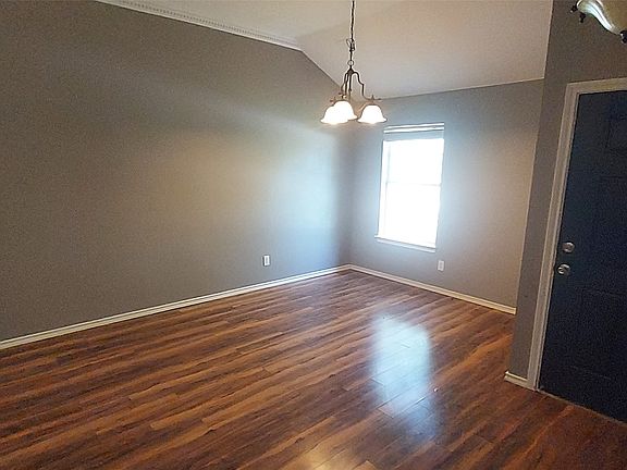 3rd image of 1011 Bainbridge Ln