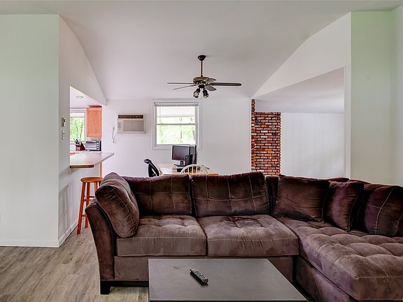 5th image of 83 University Heights Dr