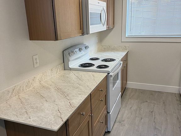 3rd image of 931 NW Carlon Ave APT 4