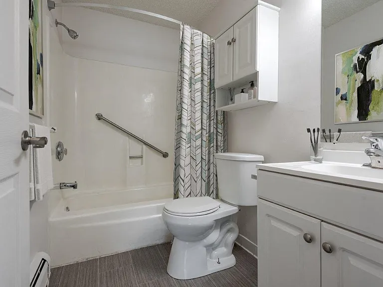 Creek Hill Apartment Homes — Photo 17