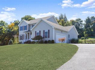 32 Fox Hunt Rd, Shelton, CT 06484