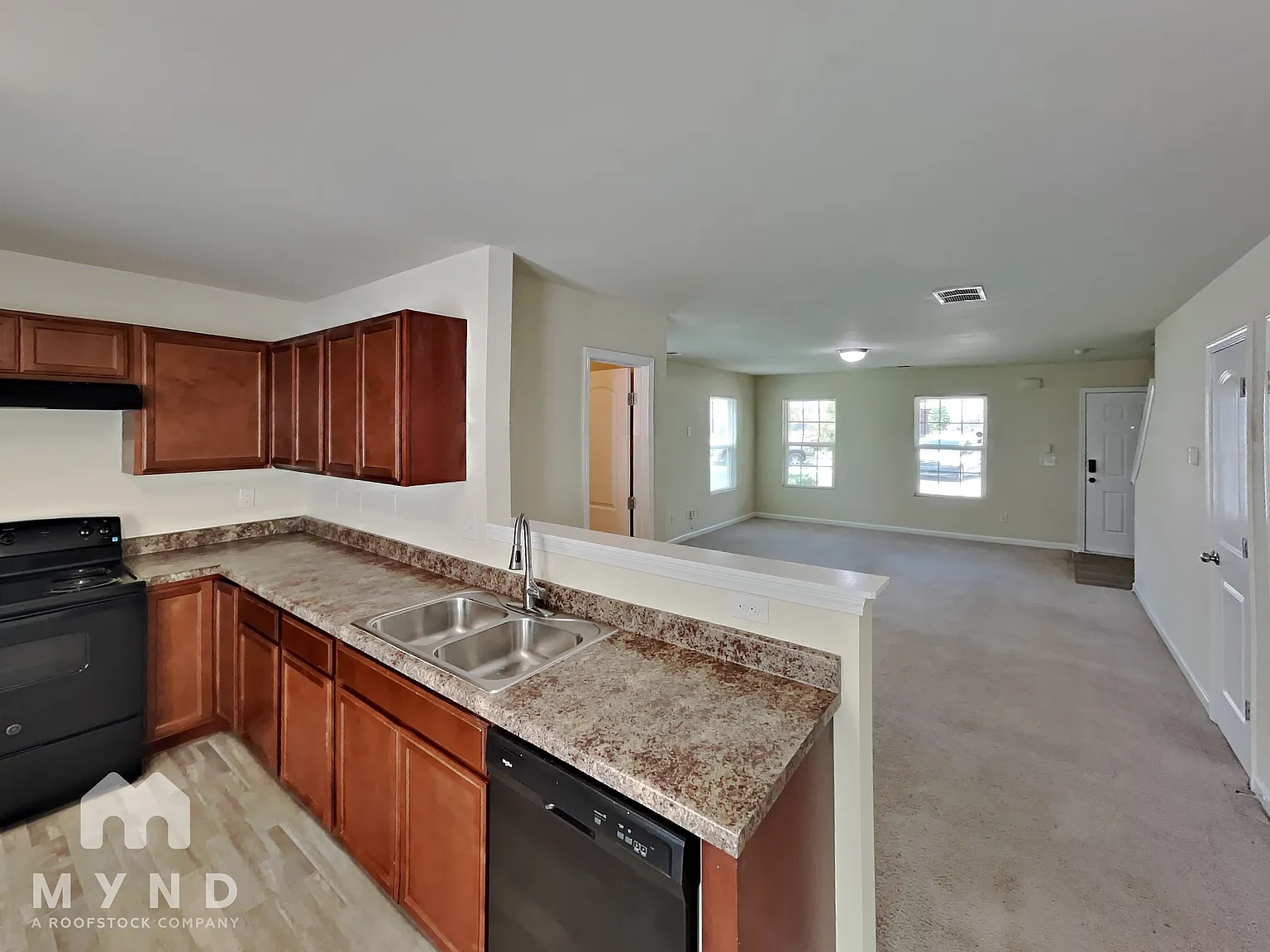 3 bed, 2.5 bath, 1478 sqft, $1,565 — Photo 3