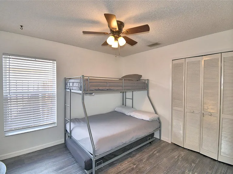 2935 Dickens Cir — Photo 29