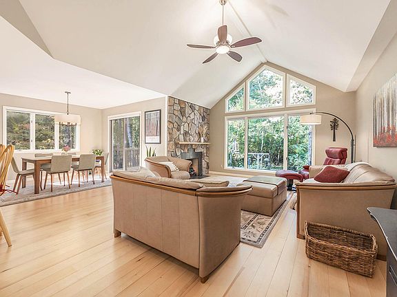 4th image of 2660 Wyndham Dr SE