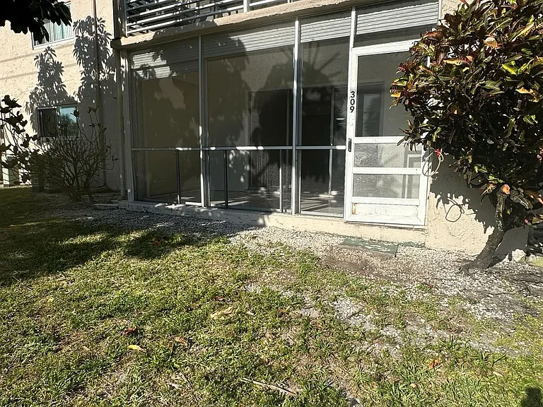 225 Bonnie Blvd #116 — Photo 5