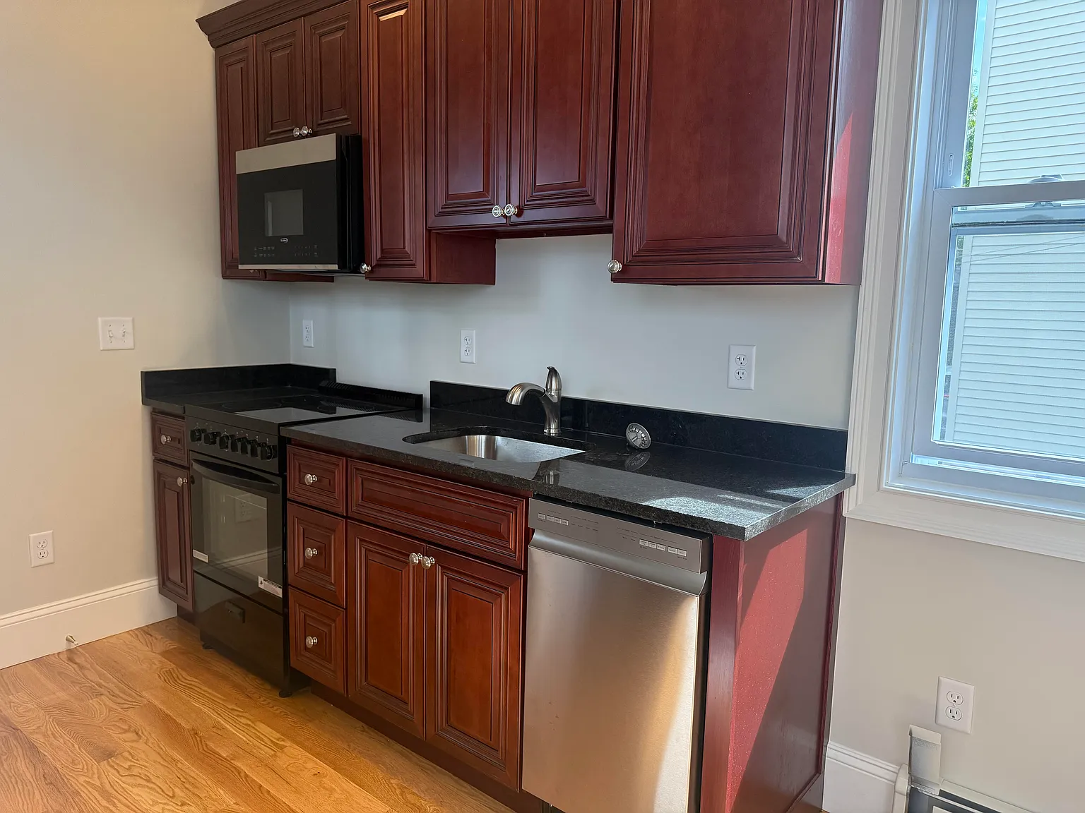 2 bed, 900 sqft, $2,800 — Photo 3