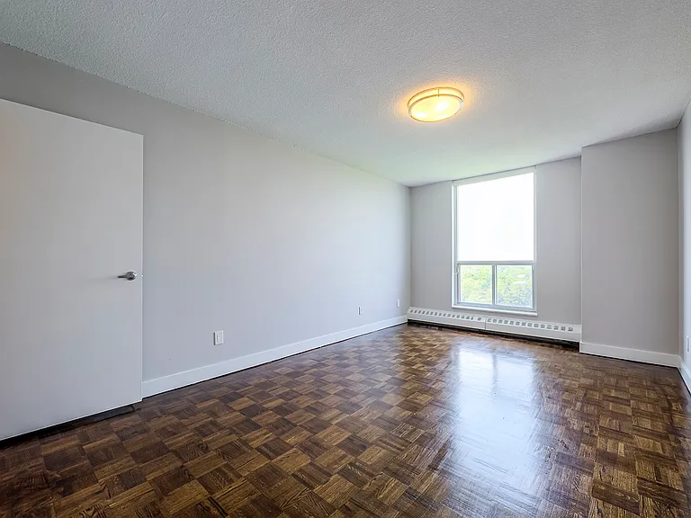 640 Sheppard Ave E — Photo 7
