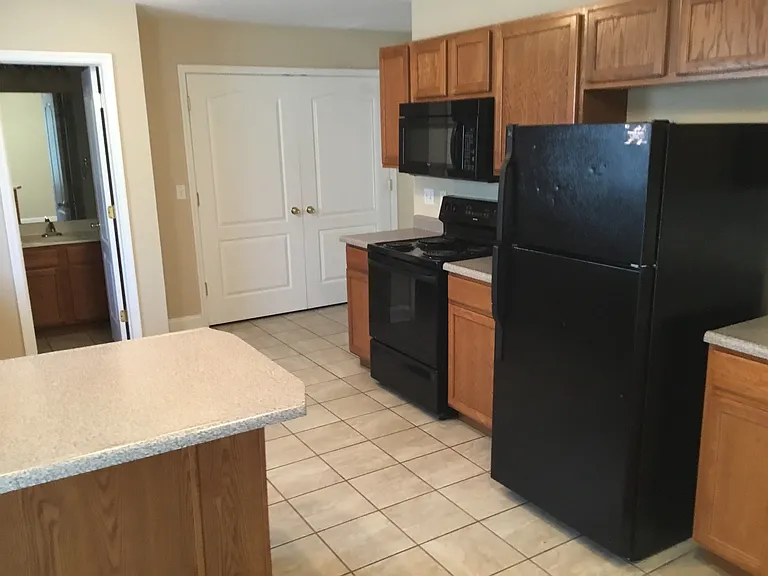546 Hampton Way #1 — Photo 9