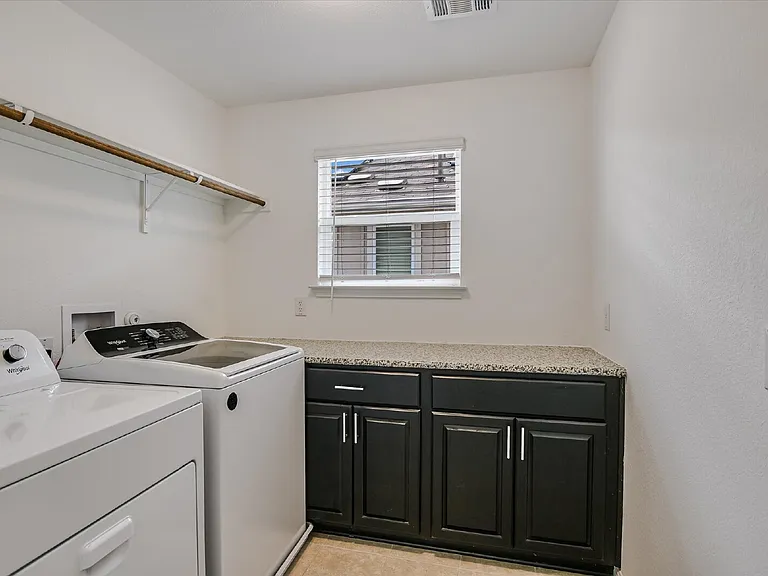 12814 Meachum Ln — Photo 8