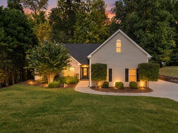 370 Laurel Oaks Ln, Jefferson, GA 30549