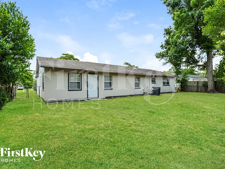 1407 Chilean Ln — Photo 15