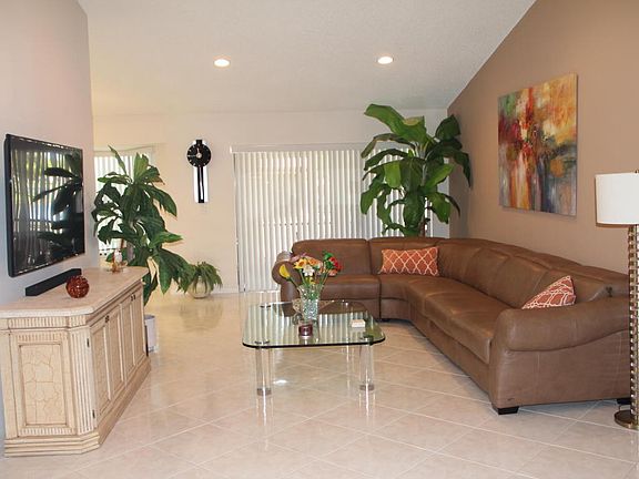 3rd image of 4795 Boxwood Cir