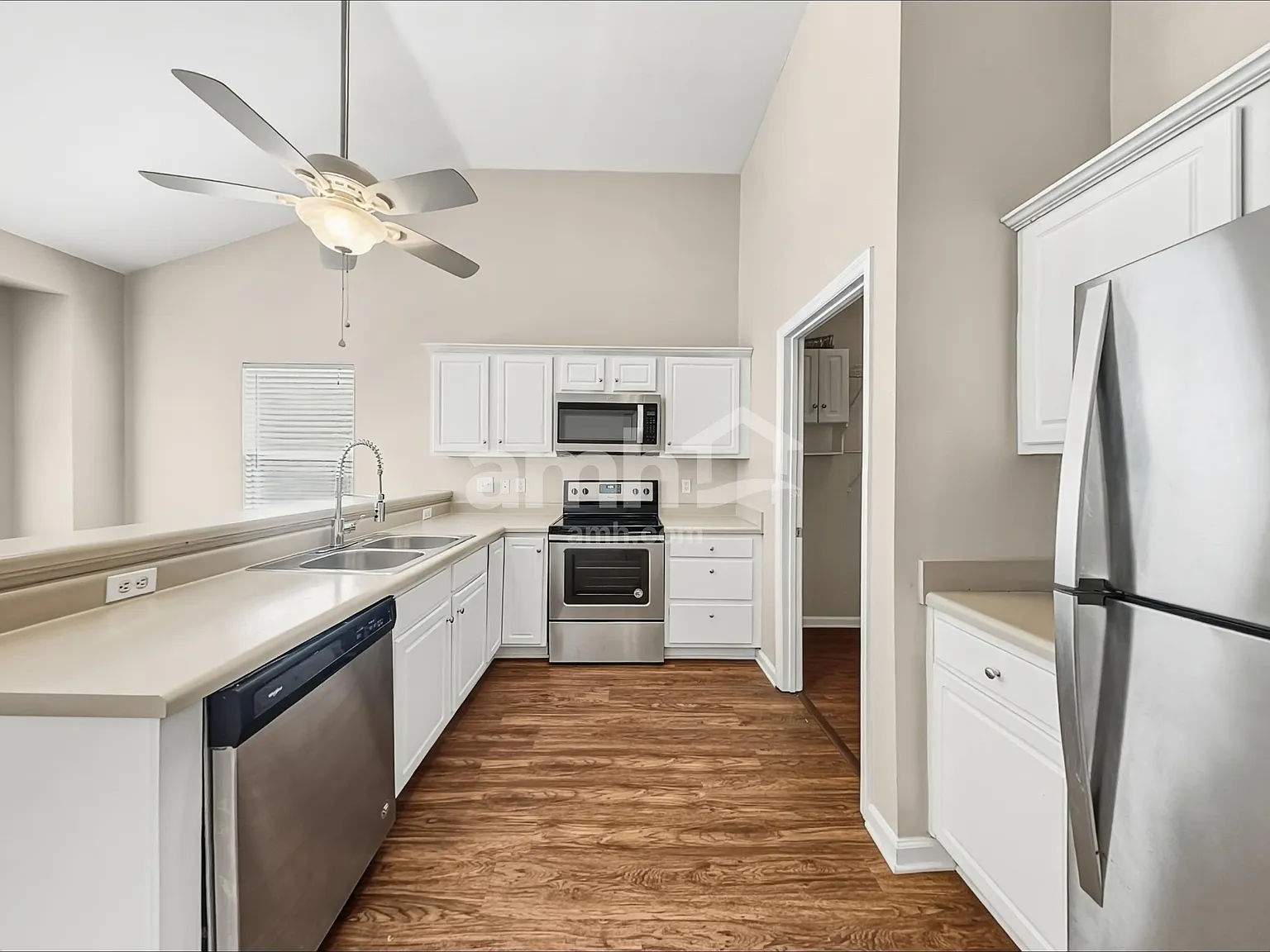 4 bed, 2.5 bath, 2216 sqft, $2,790 — Photo 3