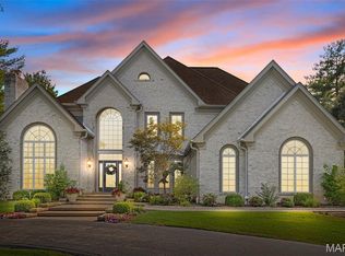 2011 Kingspointe Dr, Chesterfield, MO 63005