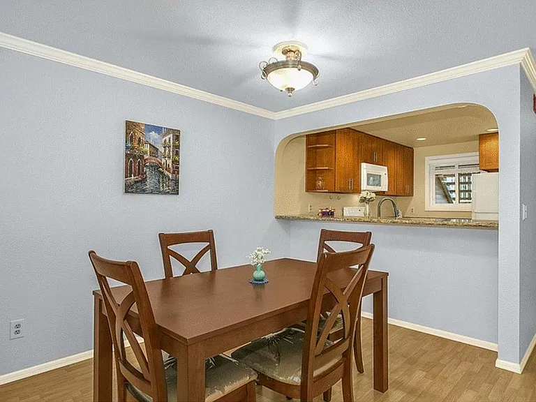 12740 NE 10th Pl — Photo 3