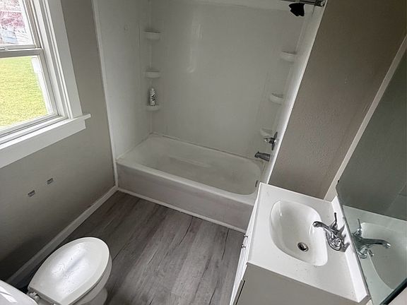 5th image of 2532 S Hanna St #1