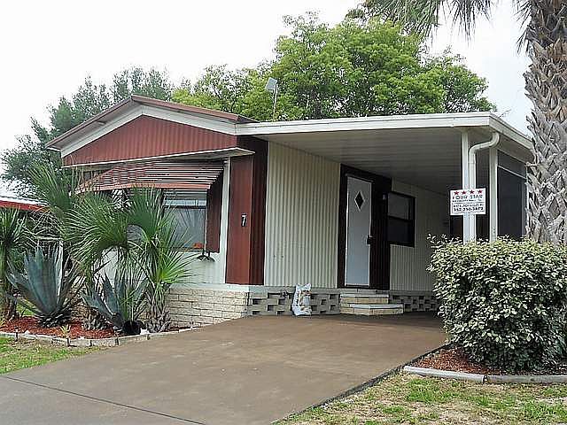 1st image of 7 Lake Griffin Dr