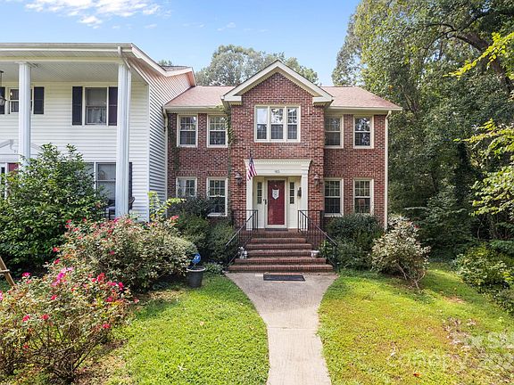 3rd image of 915 Sprucewood St