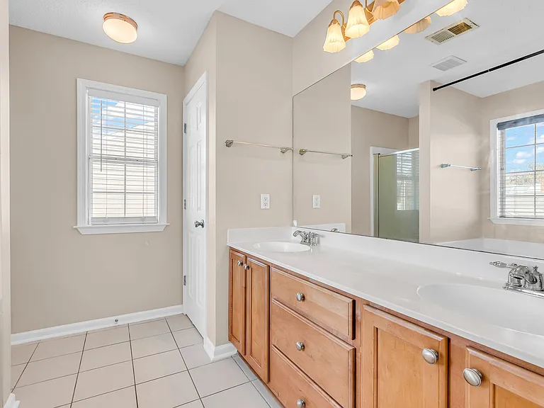 16 Bushwood Dr — Photo 34