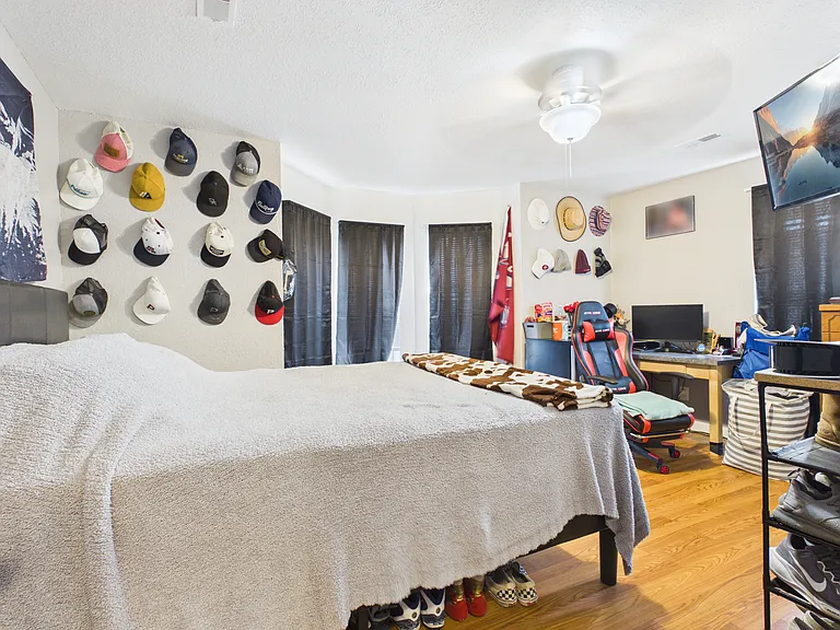 323 Jackson St — Photo 41