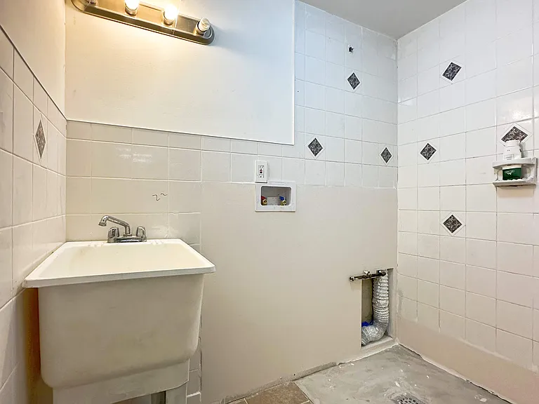 664 Travis Ave #1F — Photo 8
