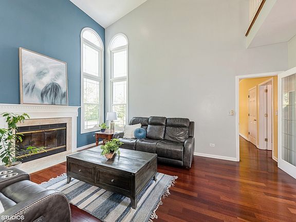 3rd image of 383 Cambridge Dr