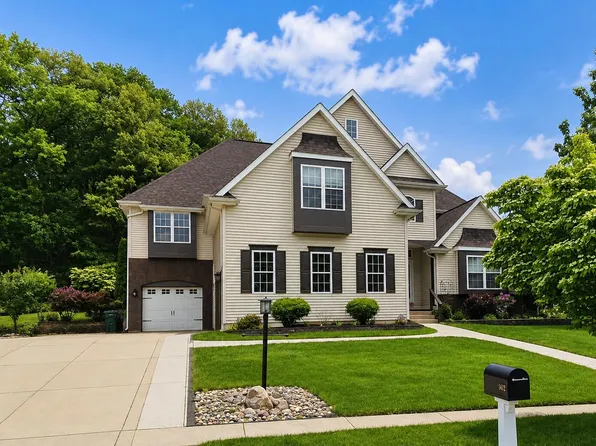 1652 Blue Heron Dr, Valparaiso, IN 46385