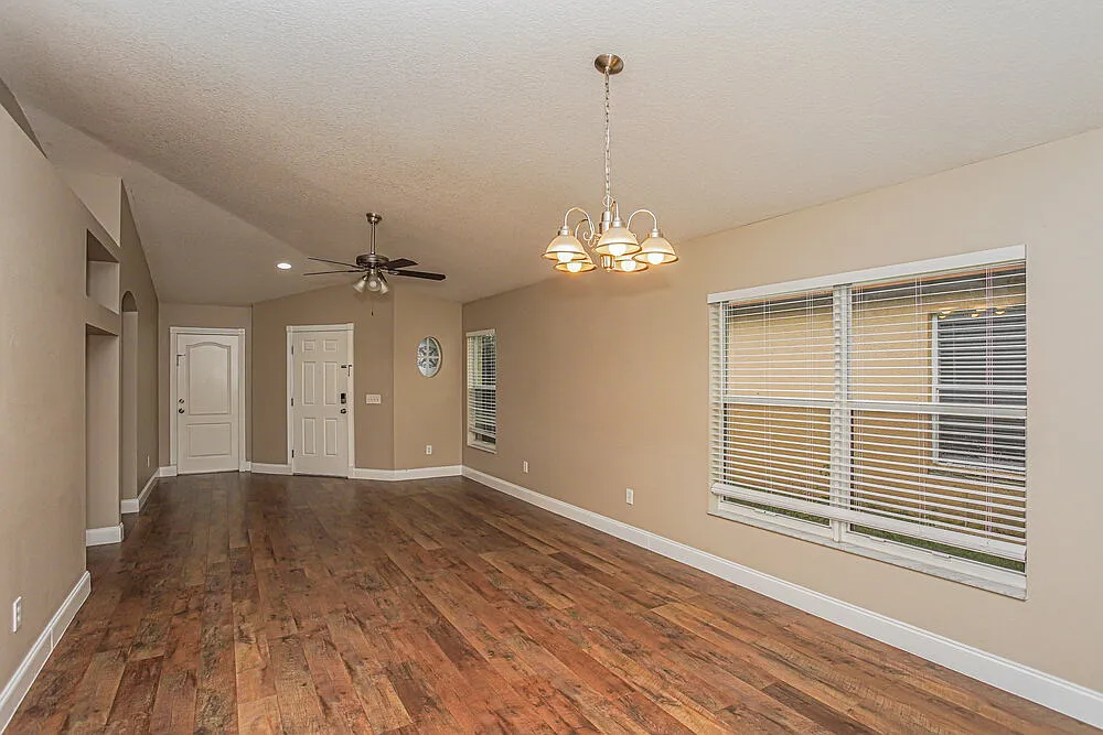 3 bed, 2.0 bath, 1296 sqft, $2,230 — Photo 4