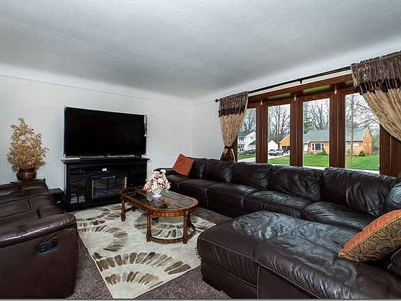 Light Filled, Spacious and Inviting Living Room