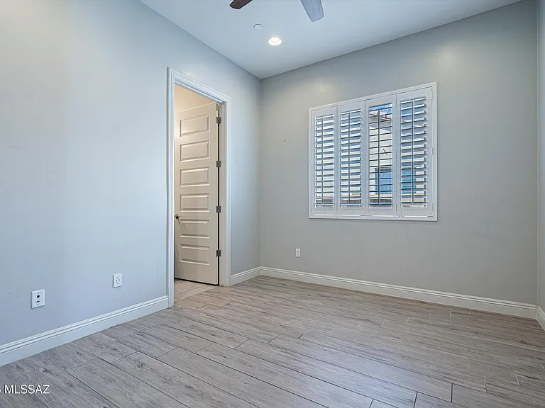 2447 N Wychwood Ct — Photo 27