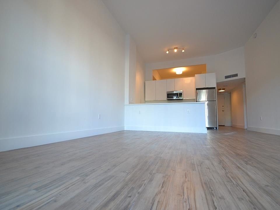 1st image of 2851 NE 183rd St APT 211