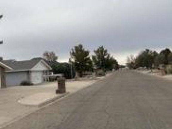 Exterior Neighborhood (street photo)