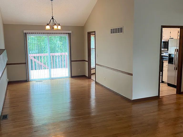 1501 Medinah Rd — Photo 8