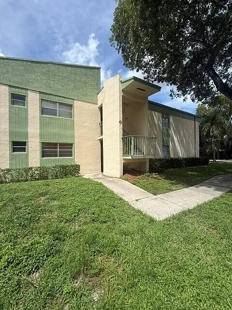 2 bed, 2.0 bath, 1070 sqft, $2,100 — Photo 2