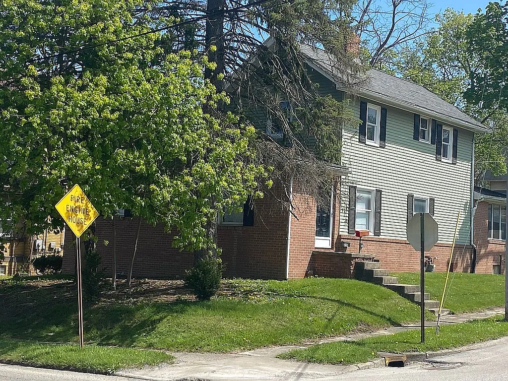 114 Elm St photo 1