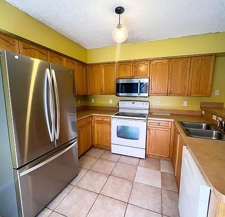5th image of 2220 White Pine Cir APT C