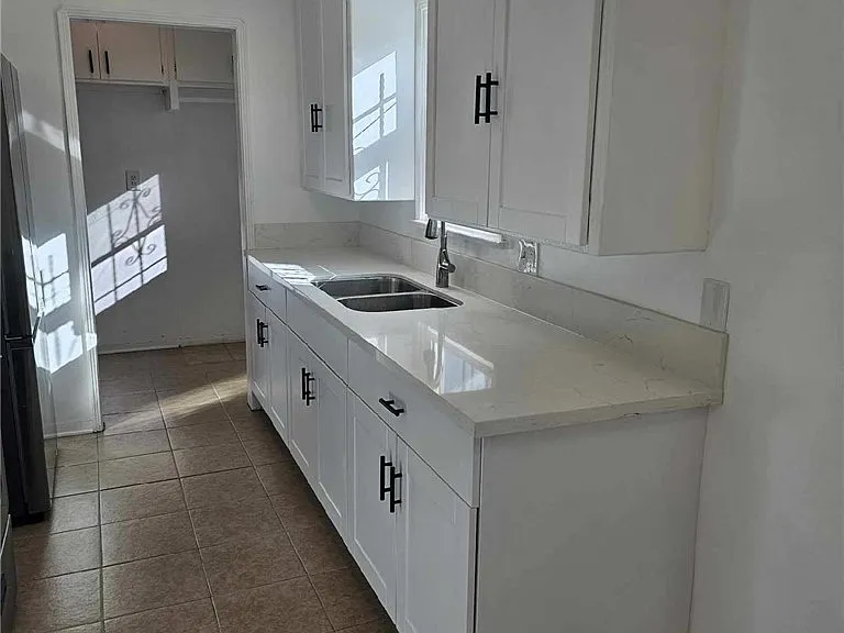 1310 W 89th St — Photo 23