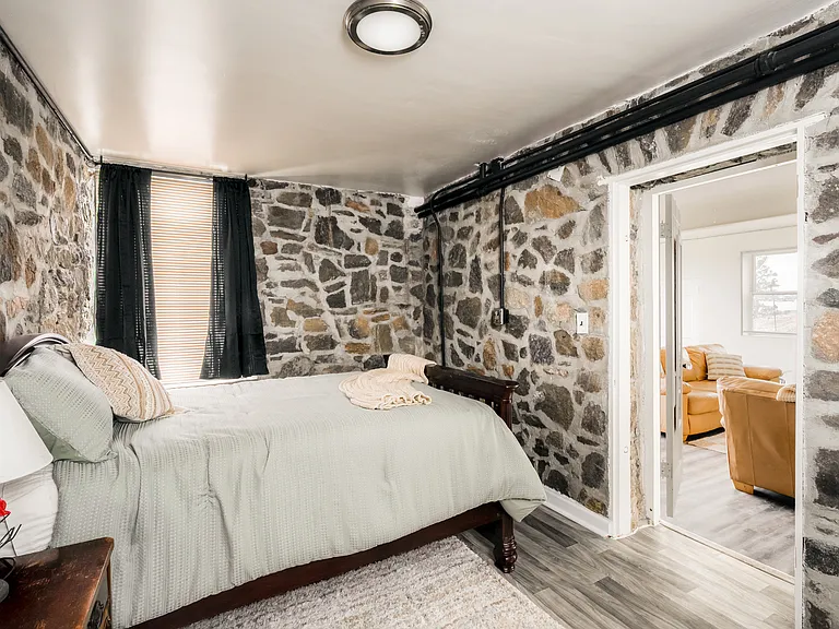 1559 S Lininger Dr #1 — Photo 3