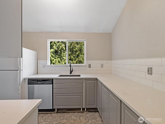 2nd image of 820 E Cady Road #D202